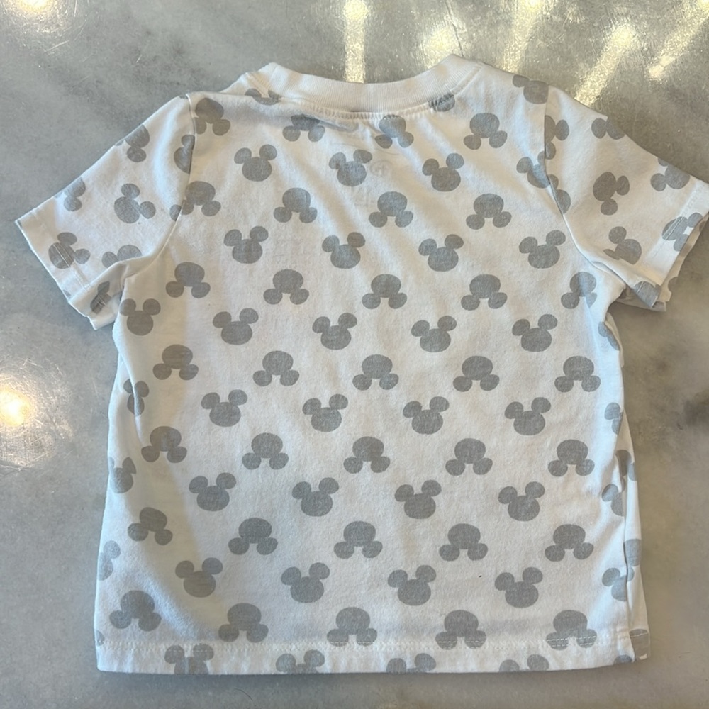 Old Navy Toddler Boy or Girl Unisex Disney© Mickey Mouse Short-Sleeve - Picture 5 of 6